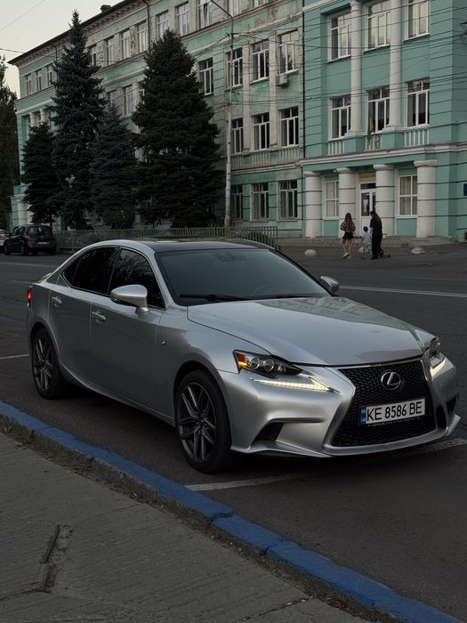 Продам lexus is 2016 f- sport