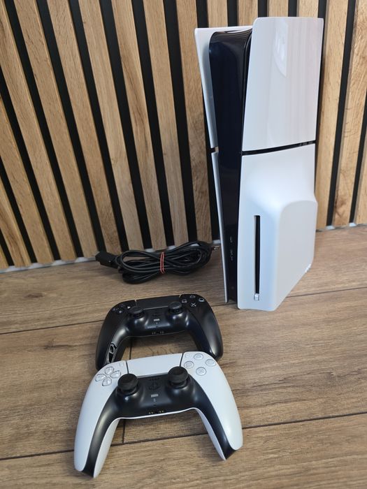 Konsola PlayStation 5 PS5 z napędem + 2 pady, opis