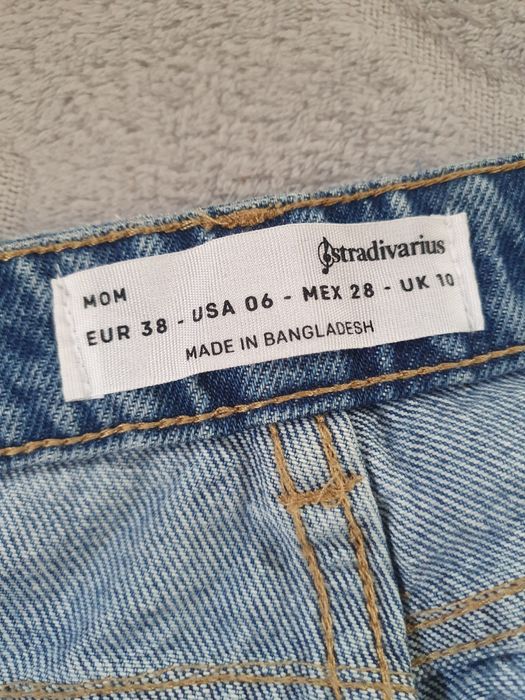 Jeansy Stradivarius