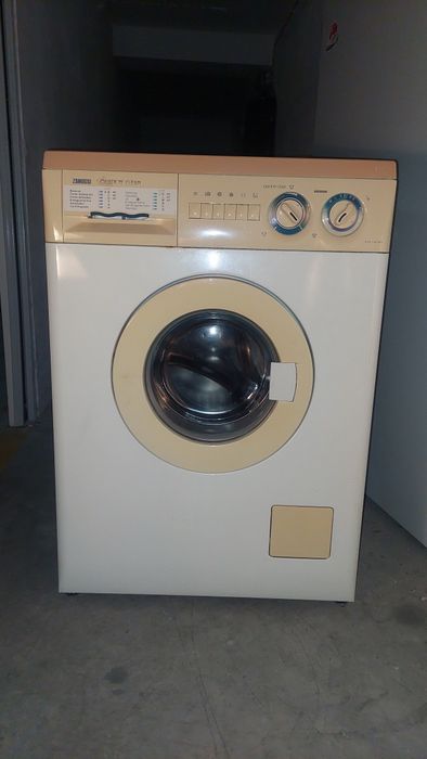 Máquina de lavar roupa Zanussi em Évora