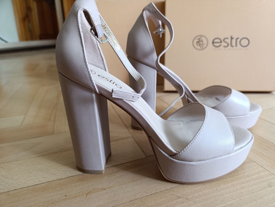 Жіночі босоніжки шкіряні на каблуку Estro Нові бежеві