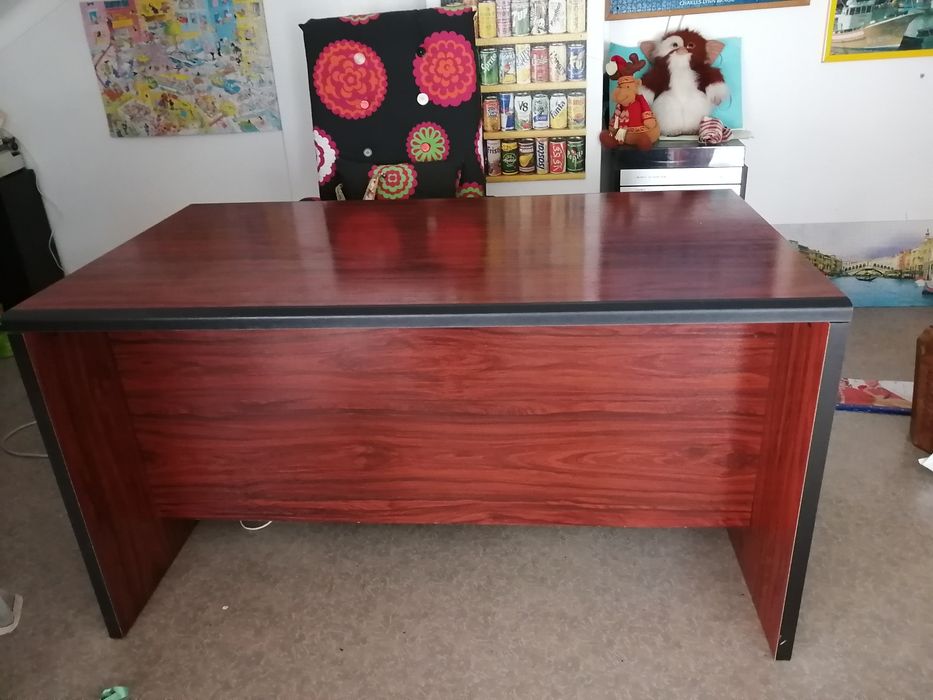 Secretaria Grande e muito Robusta