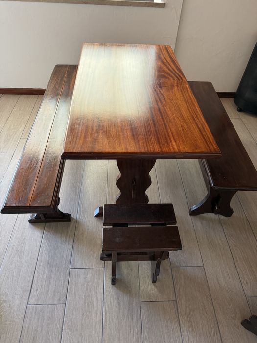 Mesa e bancos madeira