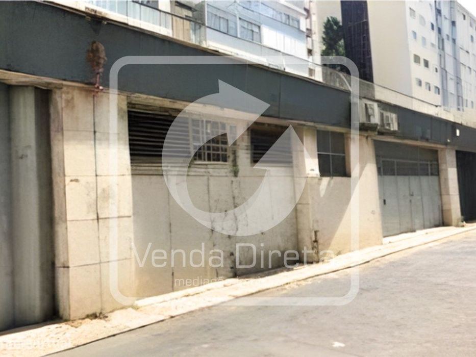 Armazém com 1.024 m² em São Domingos de Benfica - Excelente Oportun...