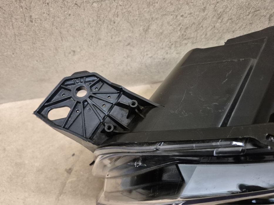 Peugeot Partner rifter lampa reflektor lewy europa