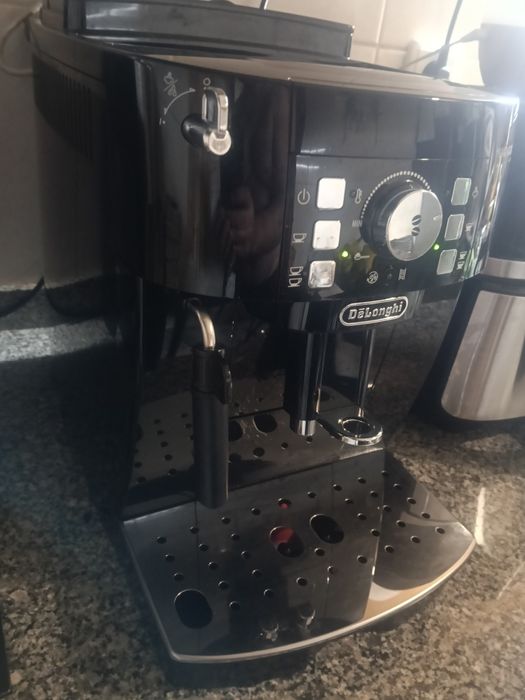 Máquina de café Delonghi Magnífica S