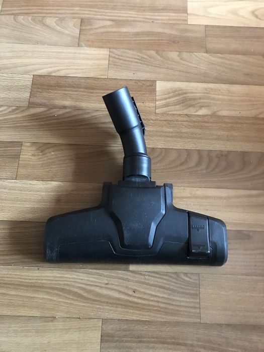 Щетку для пылесосов, б/у