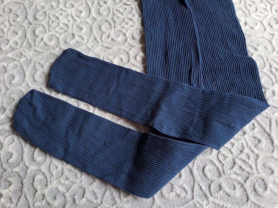 Rajstopy dziewczęce prążkowane r. 128