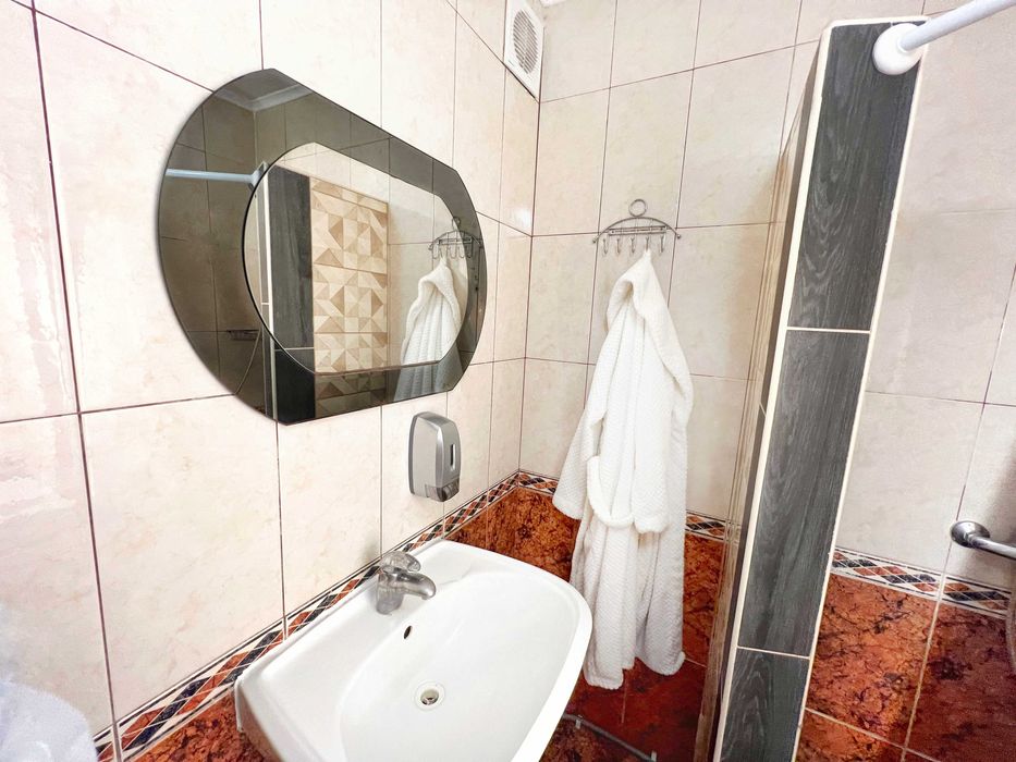 Уютный недорогой хостел на Левобережке, первый этаж, легкий доступ .