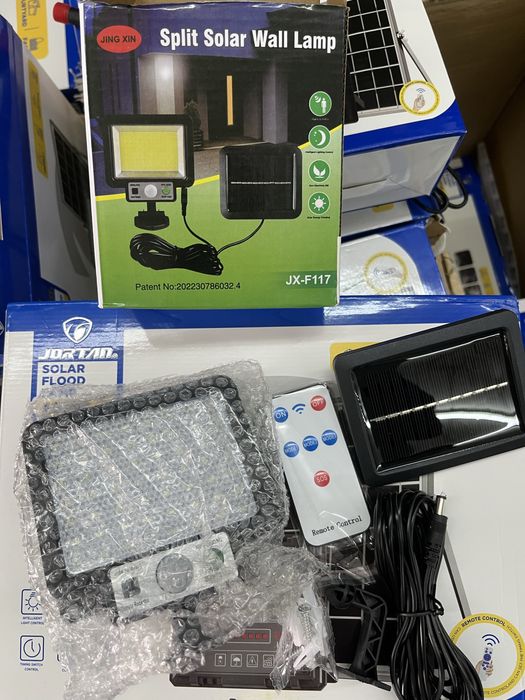 Holofote a bateria com painel solar e comando