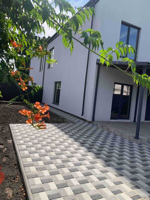 Новобудова з окремою ділянкою. Працюємо з програмами!