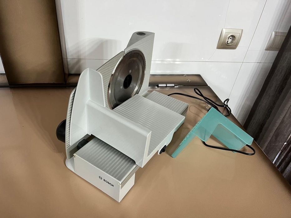 Vendo máquina de corte Bosh