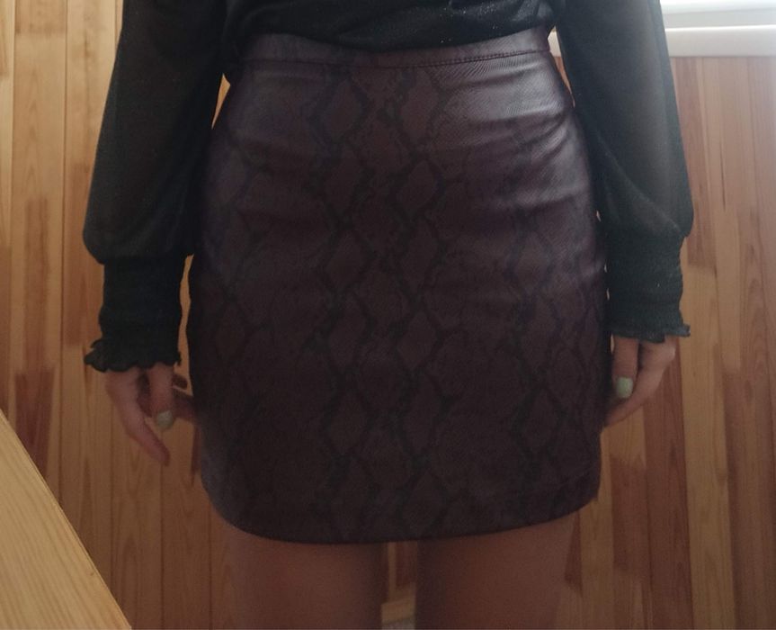 Шкіряна спідниця