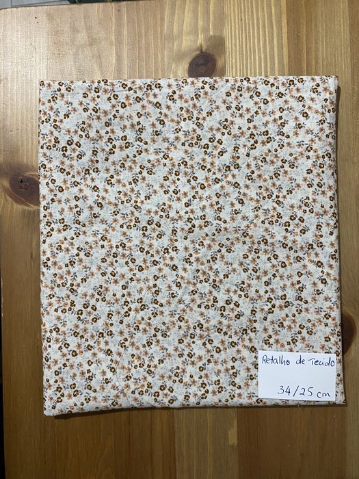 Retalho de tecido (flores)