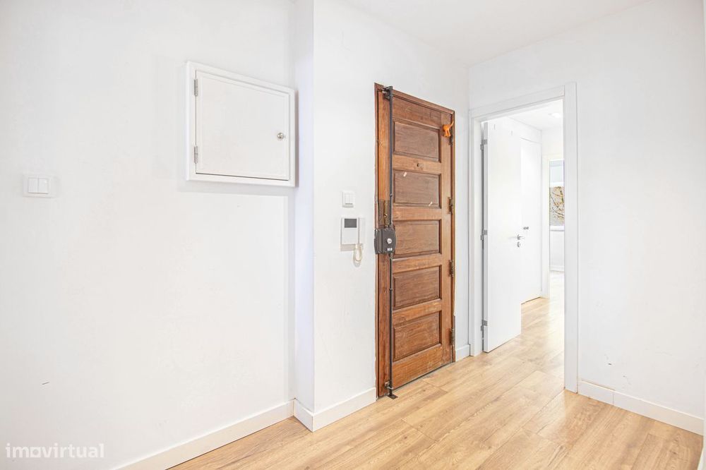 Apartamento T3+1 em Carnaxide