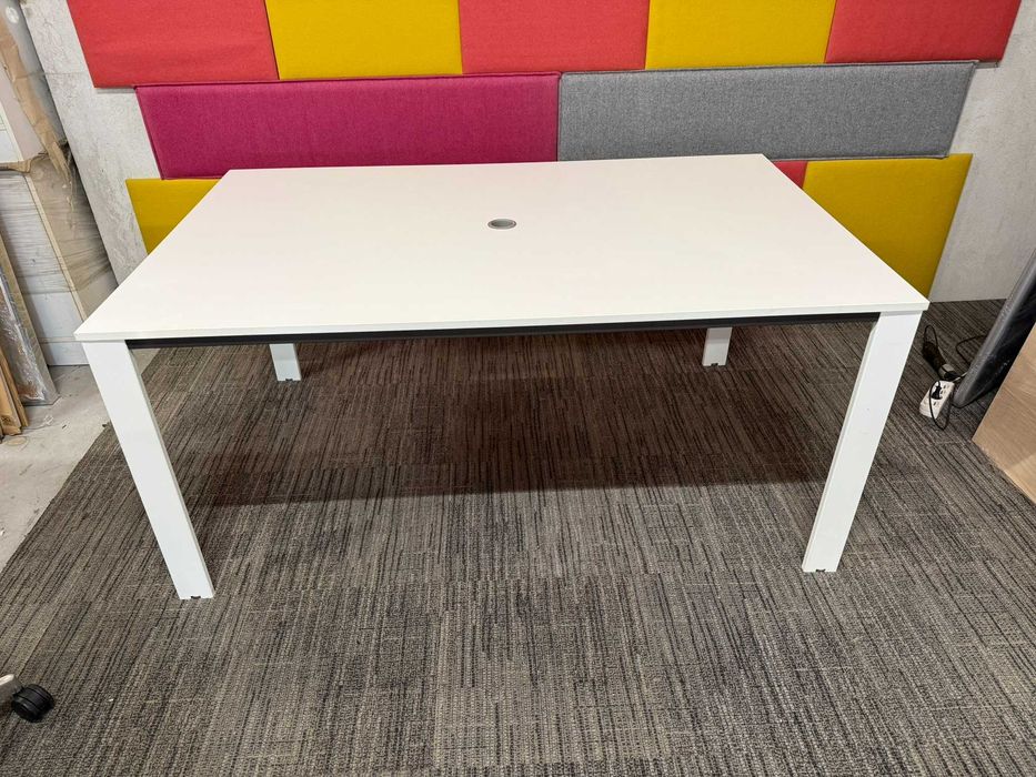 Stół konferencyjny biały 160x100 z przelotką na kable zobacz!