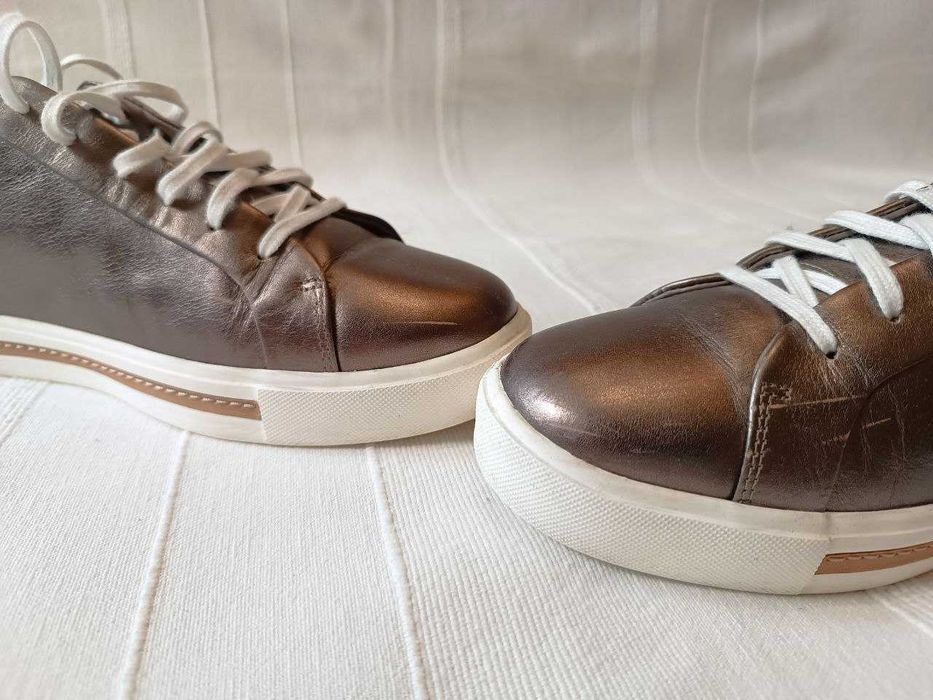 Шкіряні жіночі кросівки clarks р.42