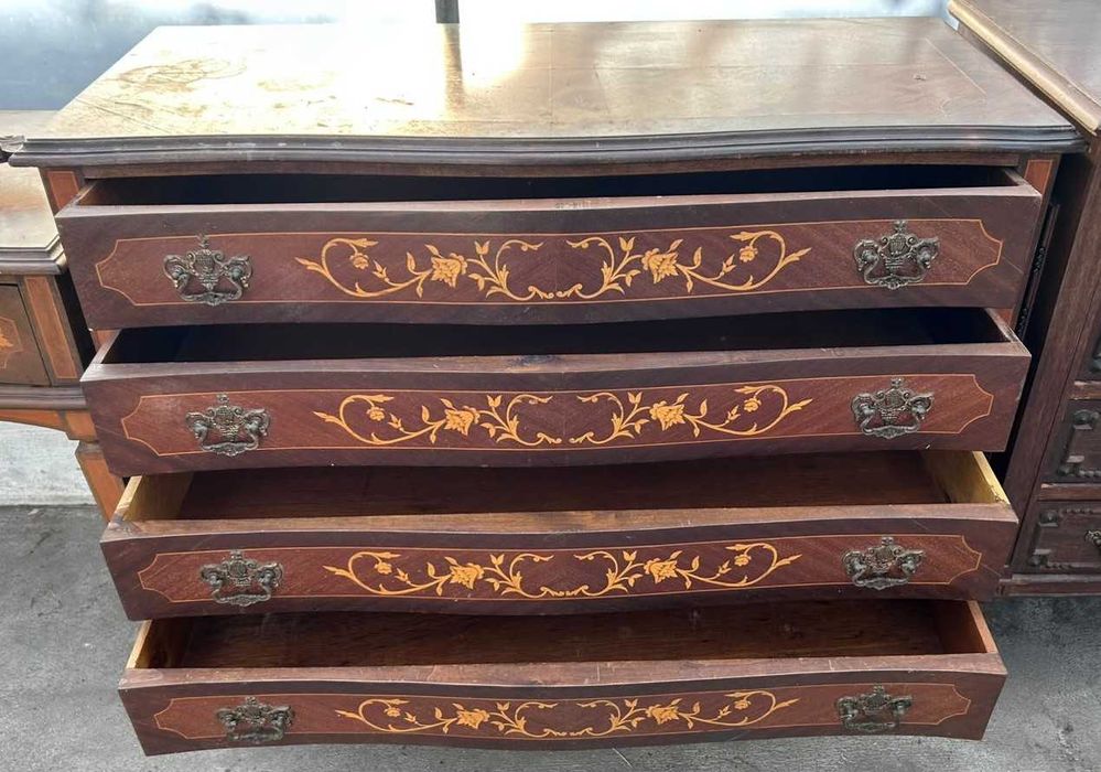 Cómoda de quarto antiga