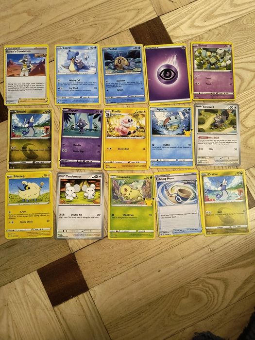 mix kart promocyjnych z McDonald's oraz rzadkich kart typu Ultra Rare