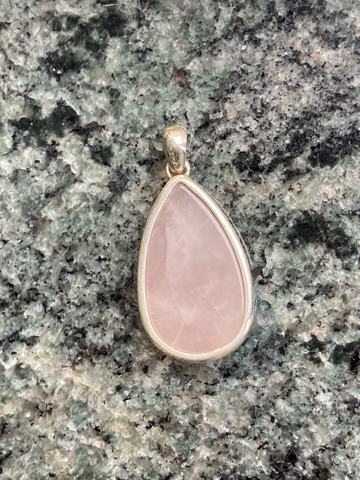 Wisiorek srebrny z kwarcem różowym, łezka