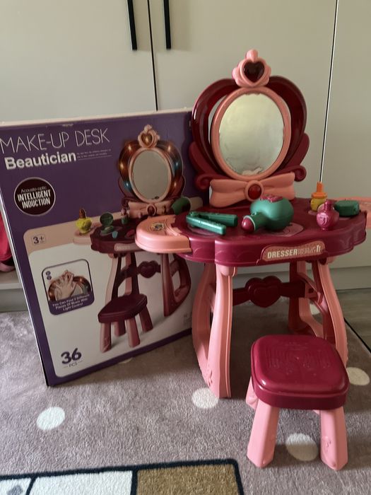 Столик для маленькоі принцеси