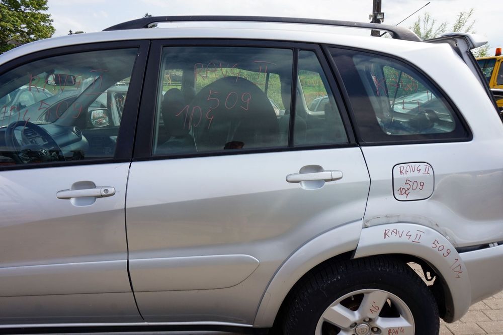 DRZWI TYLNE LEWE RAV4 II LIFT 5D 1D4 SREBRNY TOYOTA 2003-2005