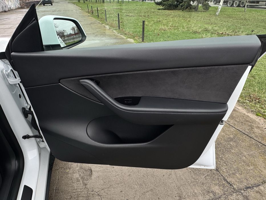 Tesla Model Y Long Renge 82 kvh