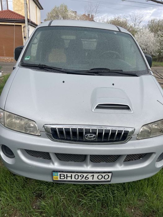 Продам грузовой микроавтобус Hyundai H-1