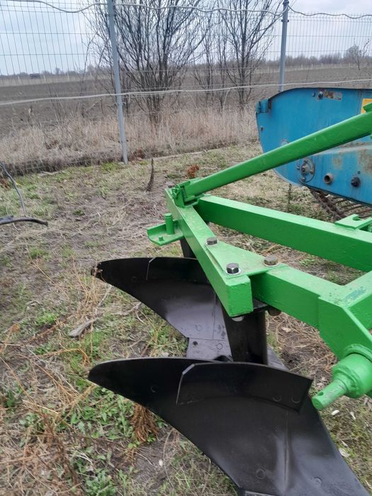 Плуг двохкорпусний  фірма грудьонс  Польща