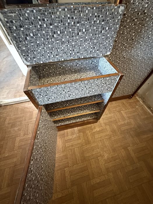 Вішак в прихожу