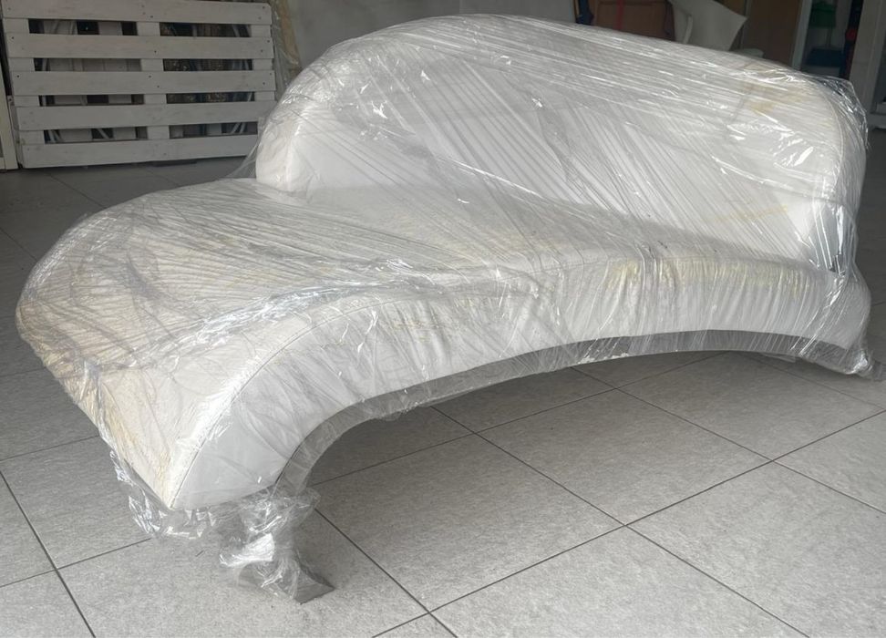 Chaise longue com pernas em inox