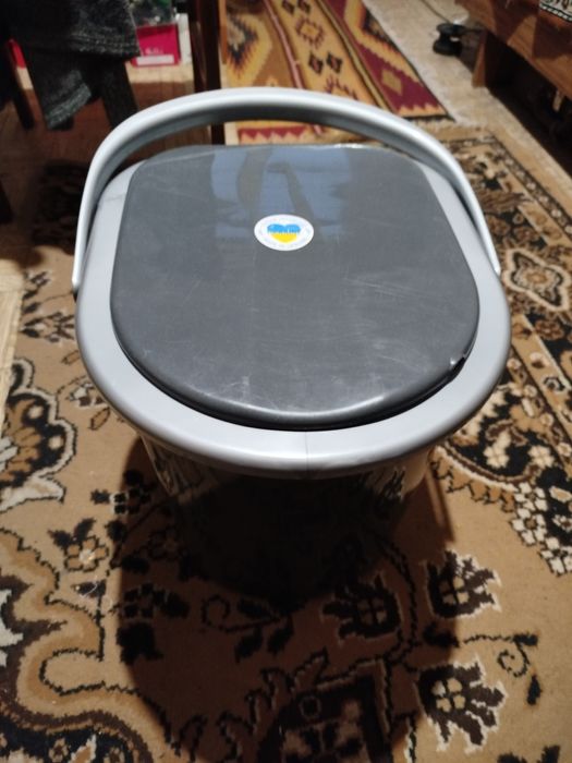 Відро з сидінням