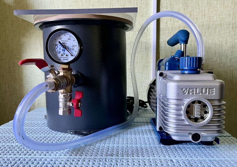 Вакумний насос з камерою