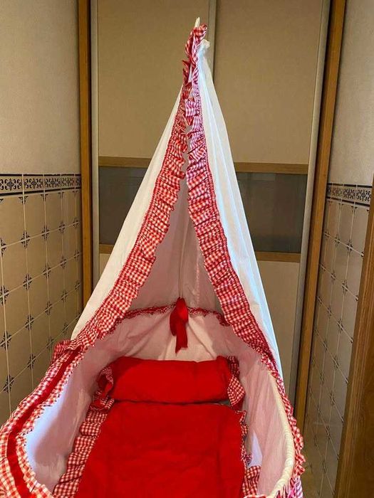 Berço Vintage em Ferro com Colchão – Clássico e Elegante