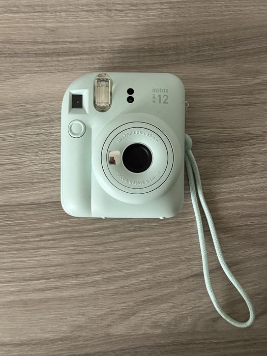 продам fujifilm instax mini 12 полароид