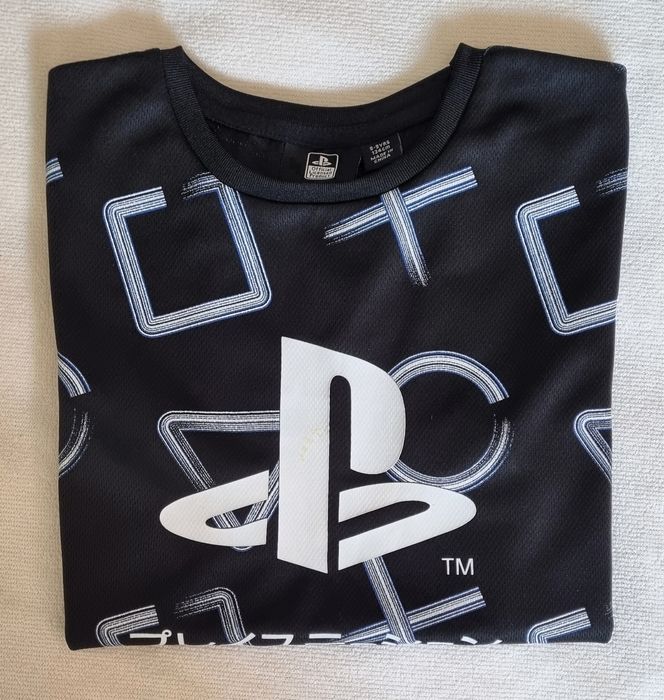 T-shirt PlayStation Oficial - Preta com Logótipo Japonês (8-9 anos)