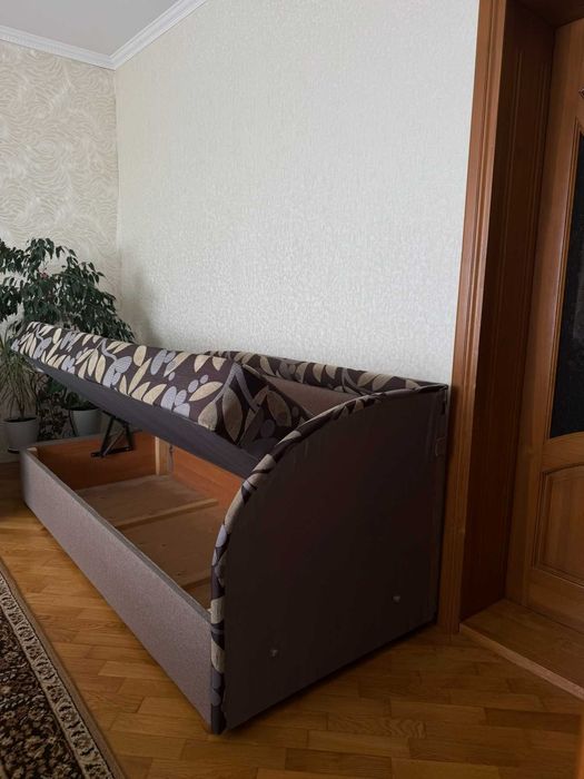 Односпальний диван-софа