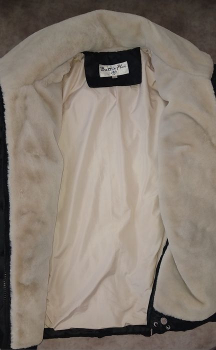 Зимова жіноча куртка пуховик