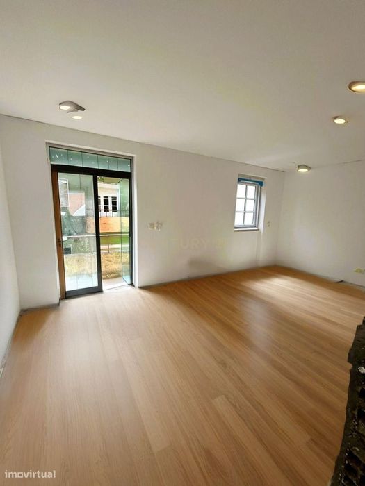 Apartamento T1 Totalmente em remodelação em Benavente