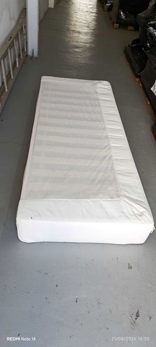 2 Camas Singulares de Madeira (IKEA)