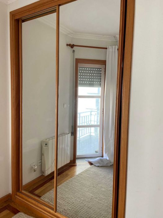 Vendo Apartamento T2 mobilado na amorosa com garagem fechada, gás canalizado todo equipado e mobilado a escasso metros da praia.