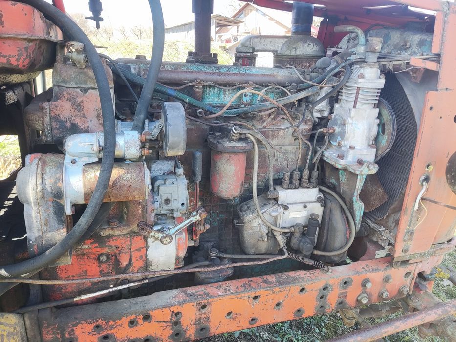 Продам ,трактор ,плуг