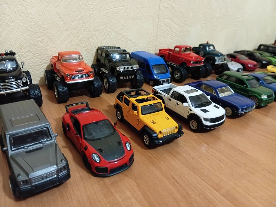 Металеві моделі машинок, колекційні  kinsmart 1/38, 1/36, 1/34