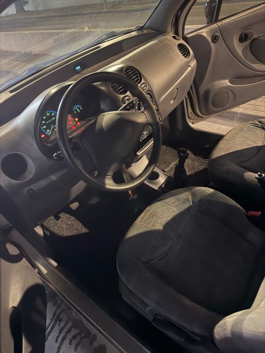 Carro daewoo cinzento