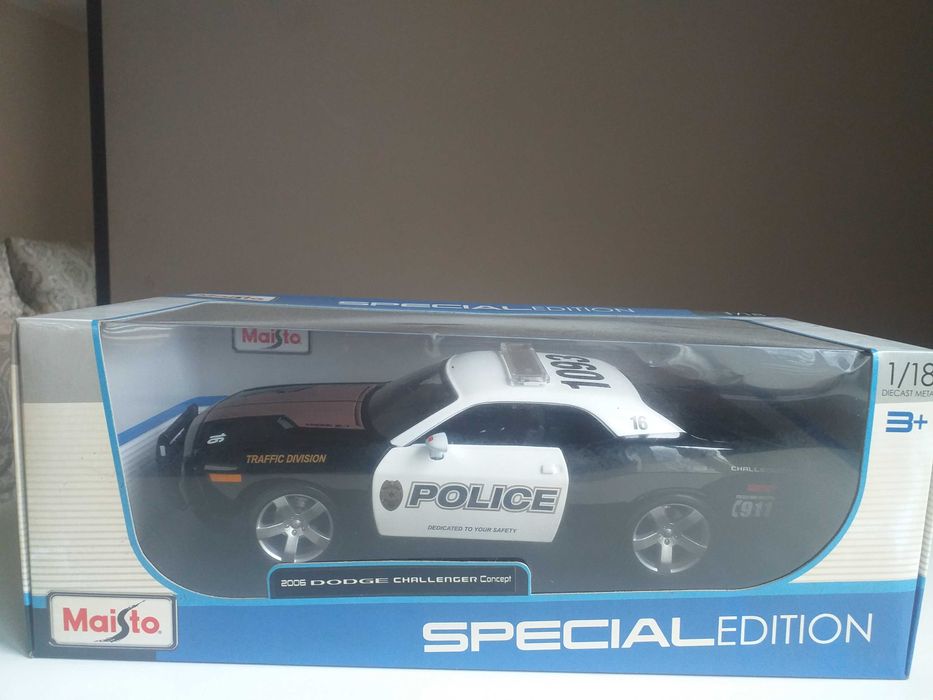 моделі 1.18  Dodge 2005 Maisto
