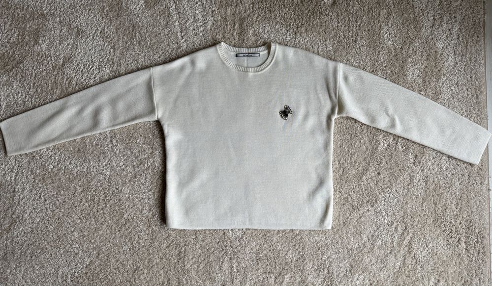 Свитер с брошью( в составе шерсть)