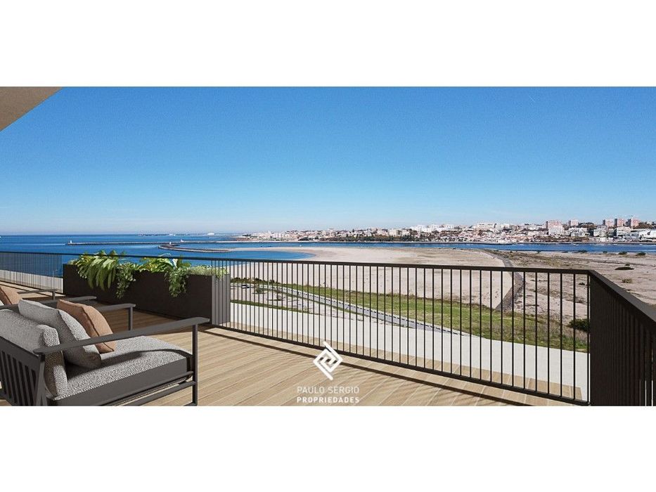 T4 Apartment with City, River, and Sea Views in Vila Nova de Gaia