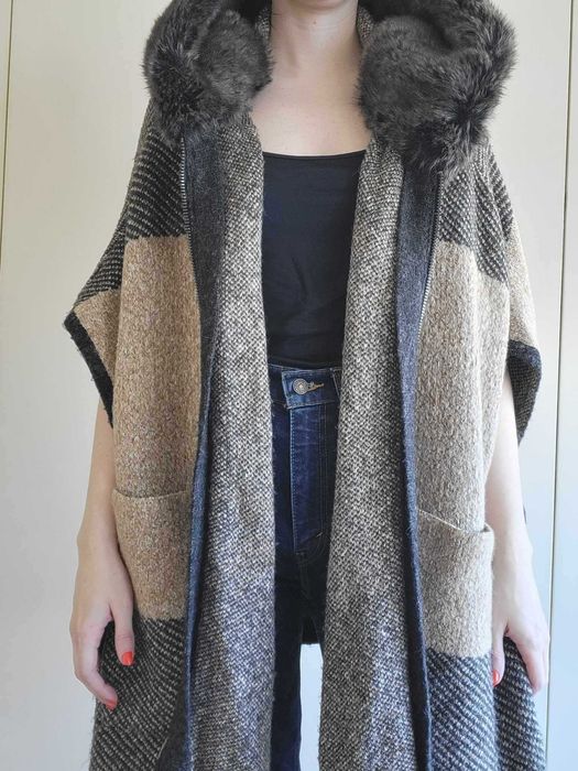 Capa Bege e Cinza Rato com Carapuço Pêlo - ZARA