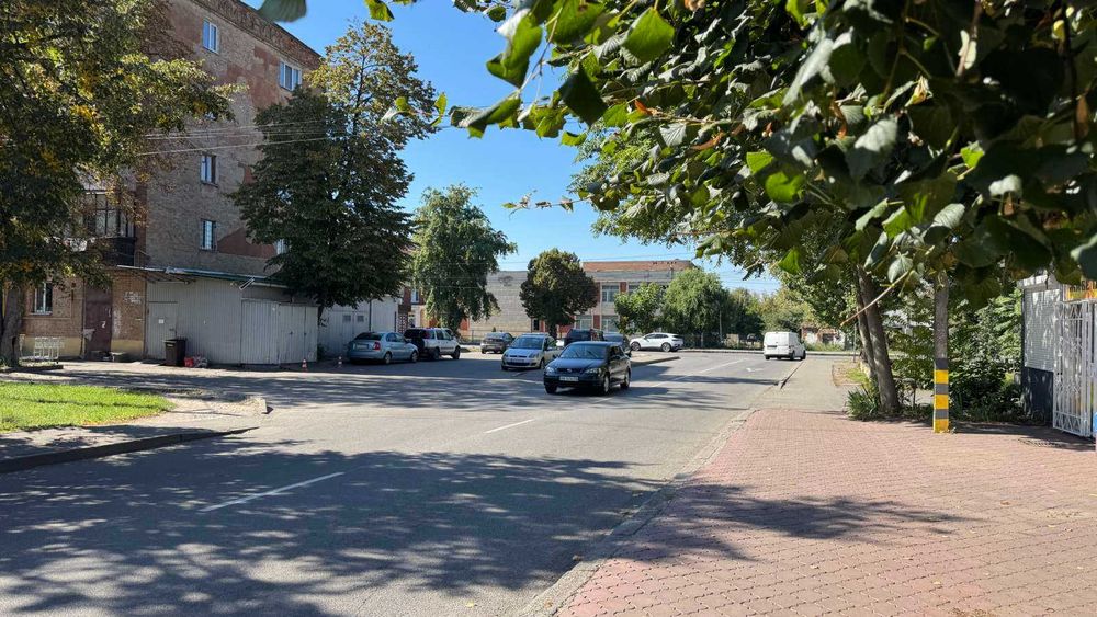 (5) Оренда комерційного приміщення на вул.Антонова 9081