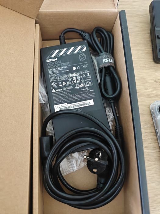 Mocny MSI Vector 16 , RTX 5070TI , Intel ultra 9 , 32/2tb nowy